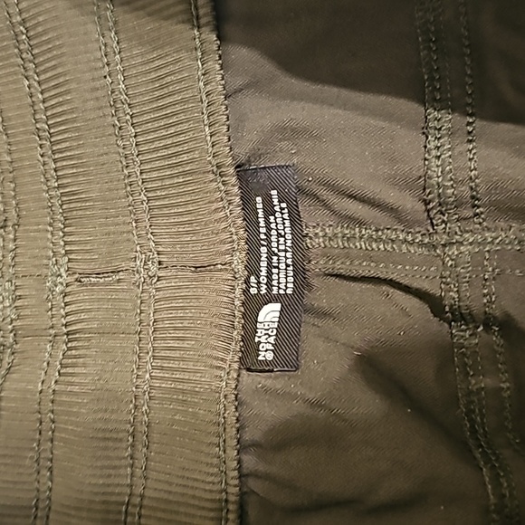 The North Face Shorts Olive Green Small - Picture 3 of 4